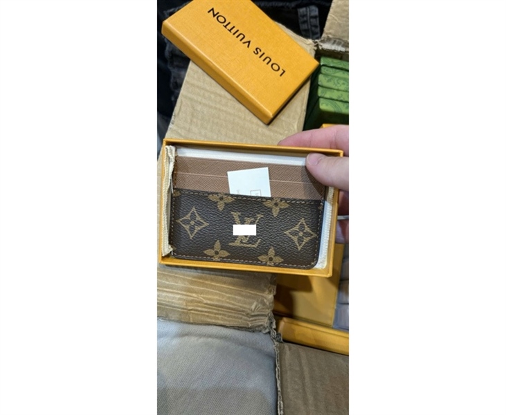 CARD HOLDER LV